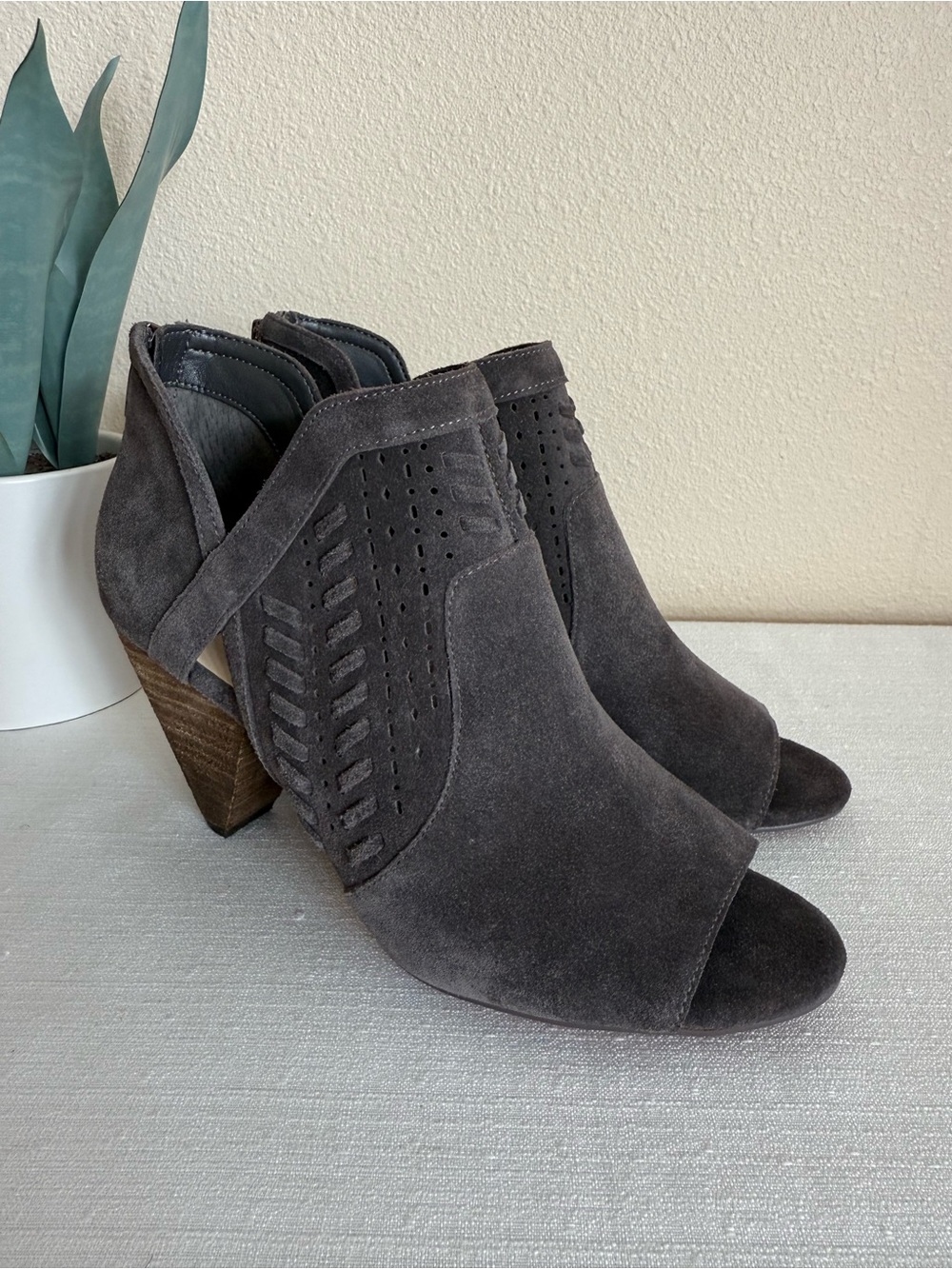 New Vince Camuto Gray Suede Cutout Peep-Toe Booties